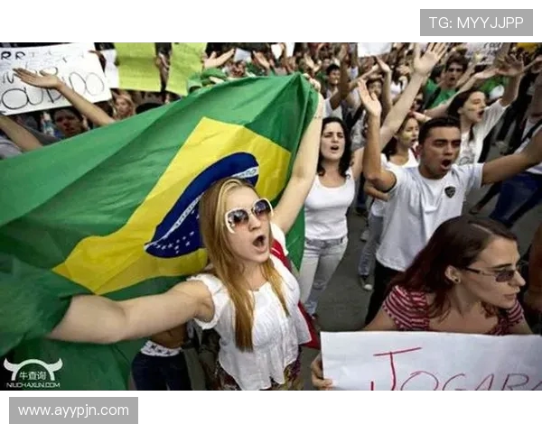 巴西世界杯期间激情绽放的美女彩绘艺术风采与足球热情完美融合