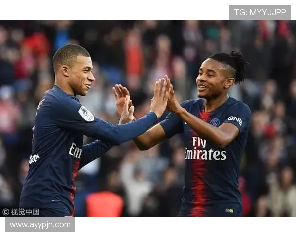 巴黎重返法甲榜首卢卡斯表示全队需继续努力实现更大目标